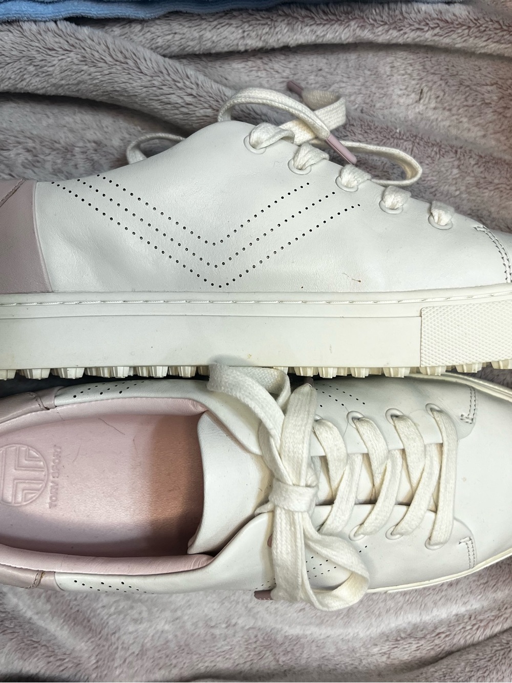 TORY BURCH Perforated Lace-Up Golf
Sneakers 9.5 Pink And White